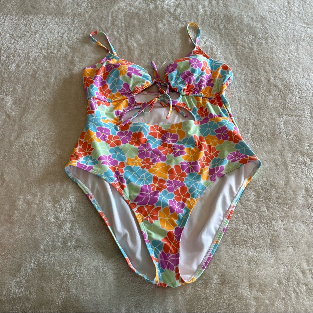 NWOT No Boundaries Bright Floral Cutout High Leg One Piece Swimsuit sz Large